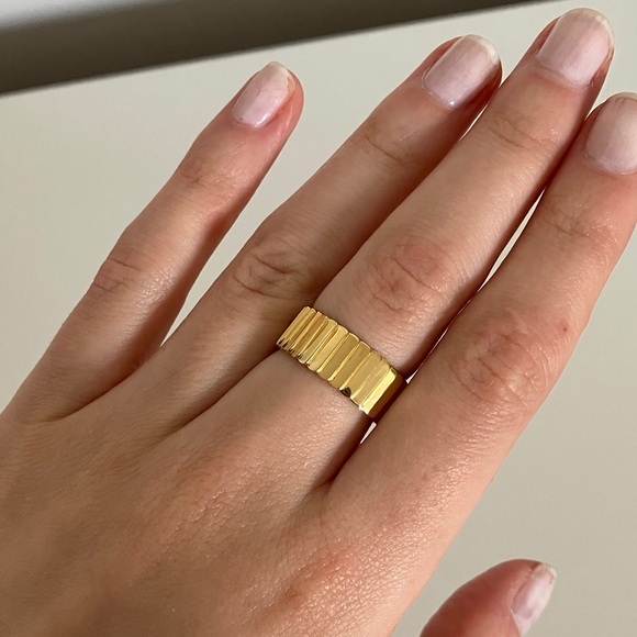 Aurate New York Gold Infinity Ring - Picture 2 of 10